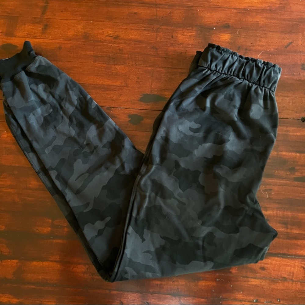 Lululemon Black Camp Joggers Size 4